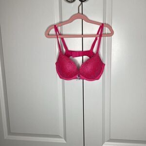 EUC Ladies Victoria's Secret Very Sexy Push‎ up Bra